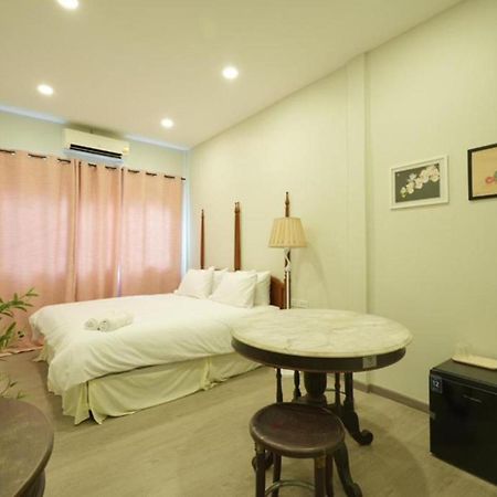 Hidden Dragon Yaowarat Road X Appartement Bangkok Buitenkant foto